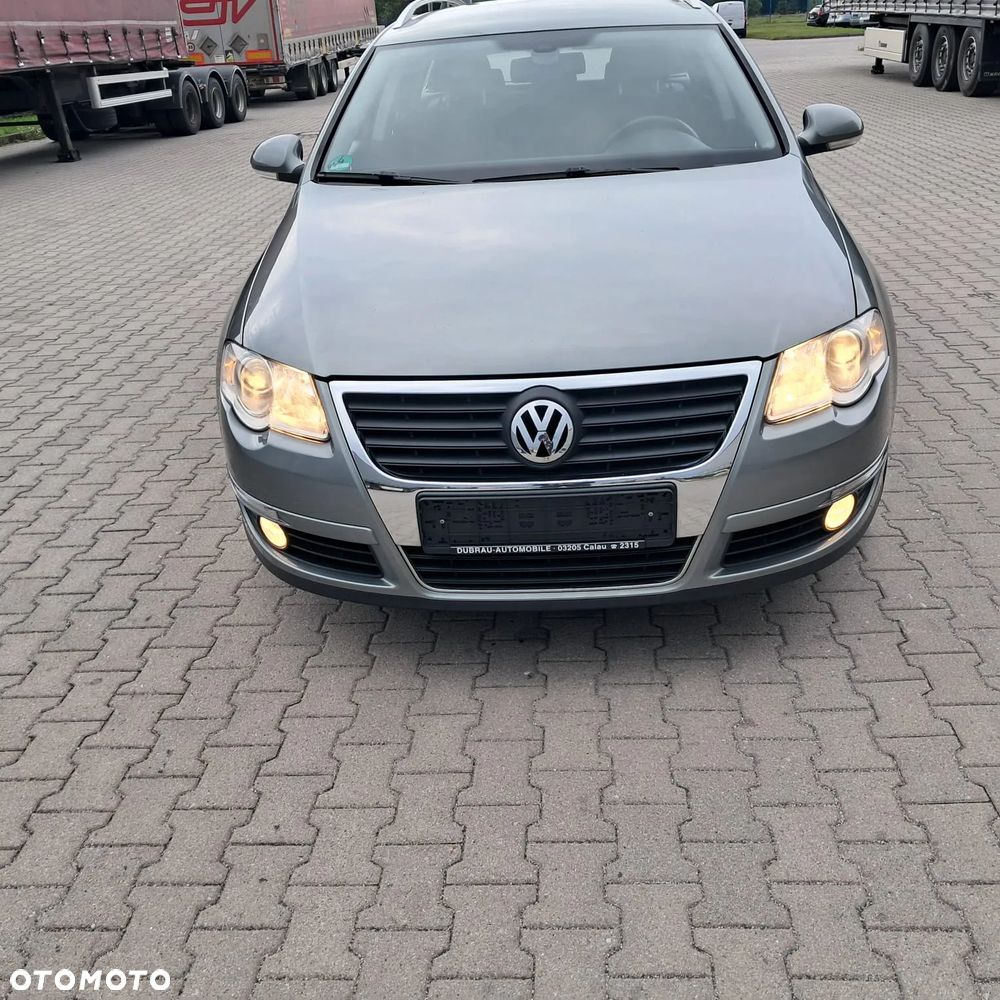 Volkswagen Passat - 1