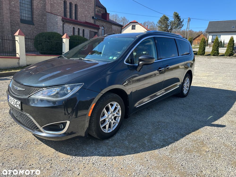 Chrysler Pacifica - 8