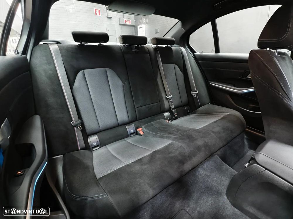BMW 330 e Pack Desportivo M Pro Auto - 51