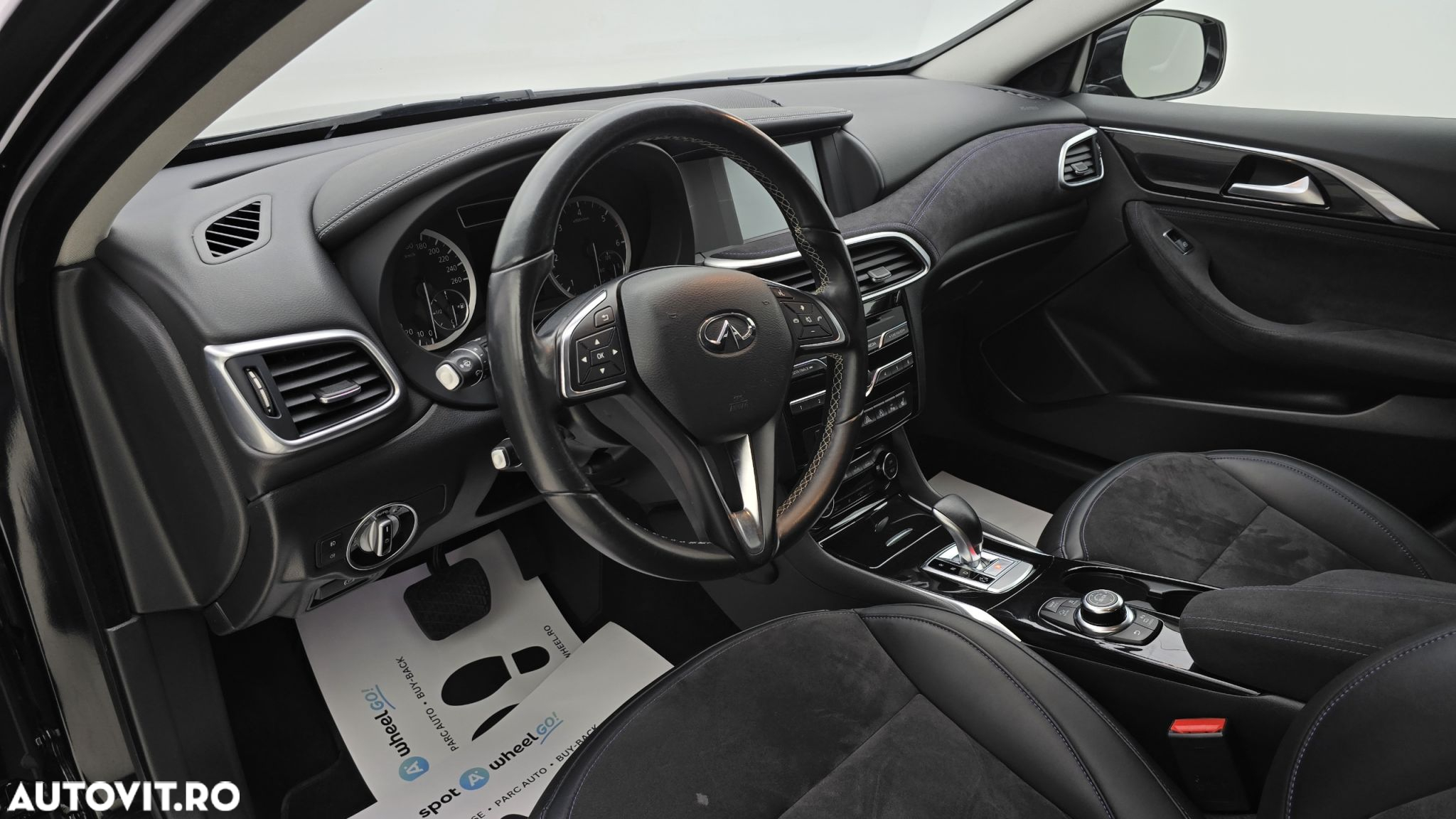 Infiniti Q30 - 13