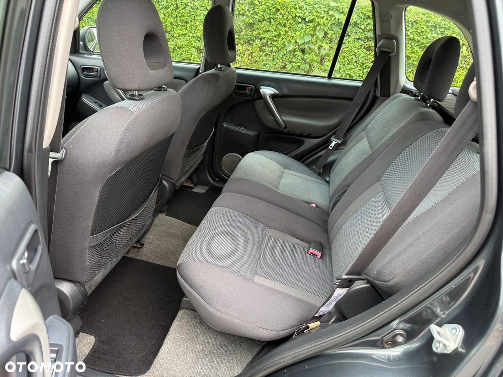 Toyota RAV4 D-4D 4x4 - 9