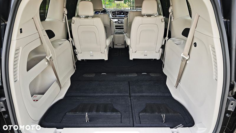 Chrysler Pacifica - 40