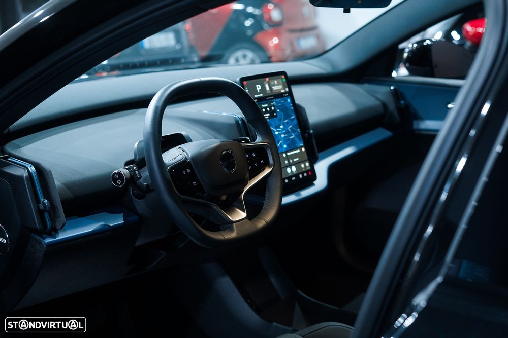 Volvo EX30 69 kWh Single Motor Extended Range Black Edition - 7