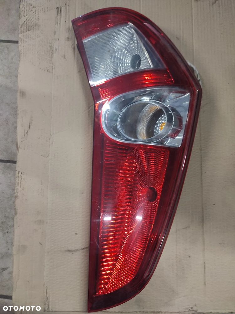 Suzuki Splash lampa lewa tylna - 1