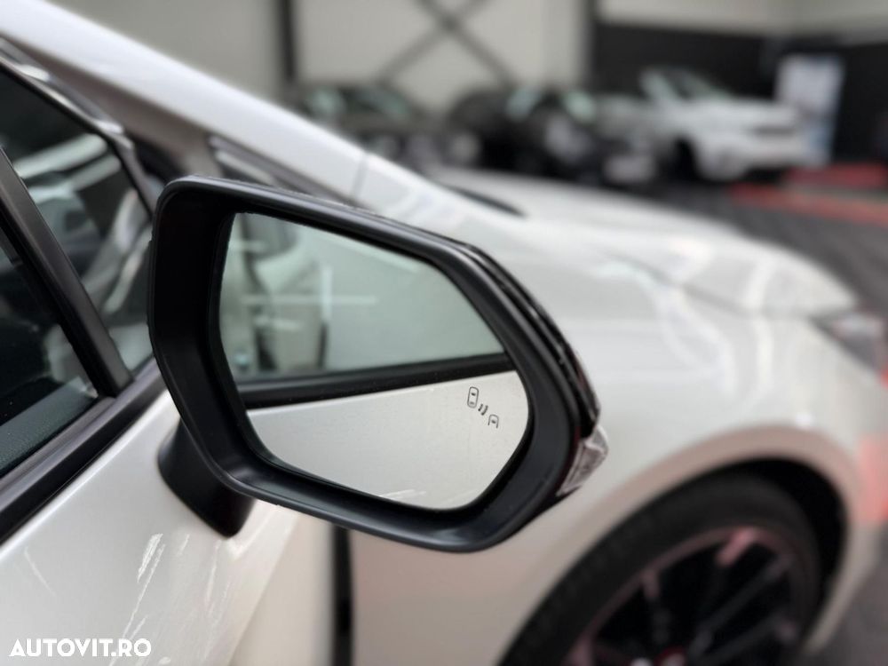 Toyota Corolla 2.0 HSD Exclusive Plus GR Sport Bi-Tone - 20