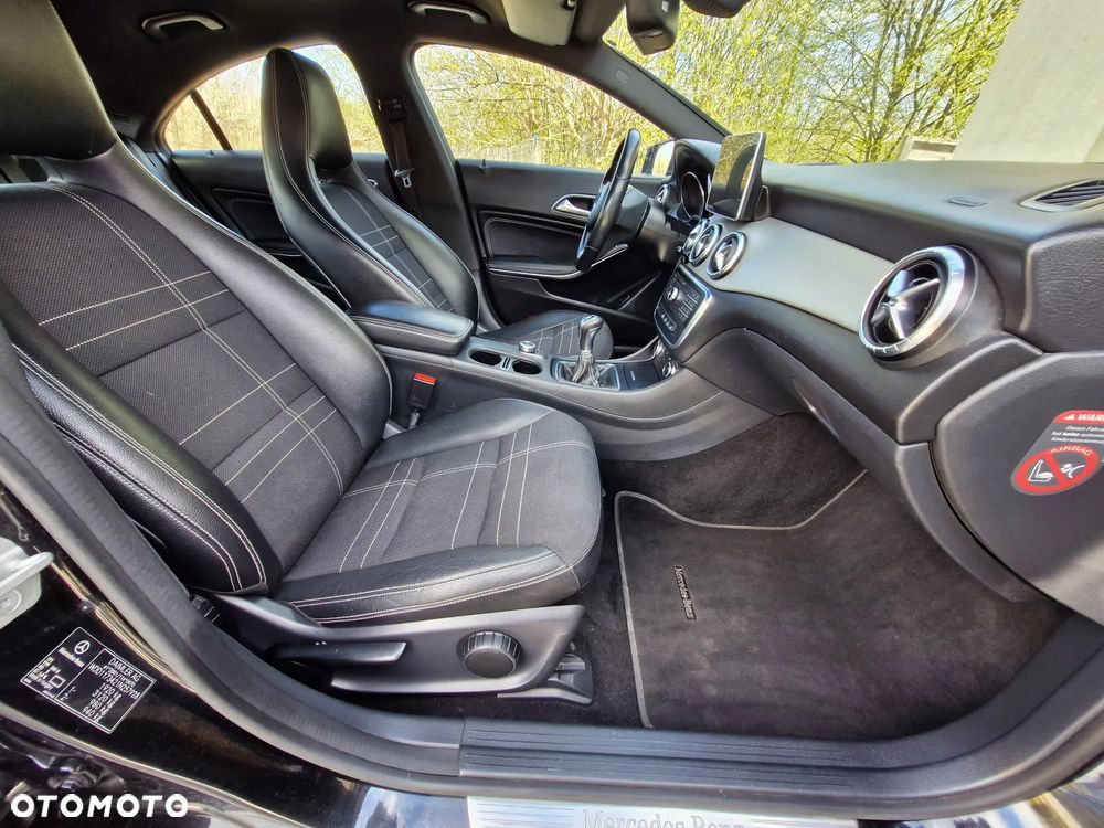 Mercedes-Benz CLA 180 Urban - 11