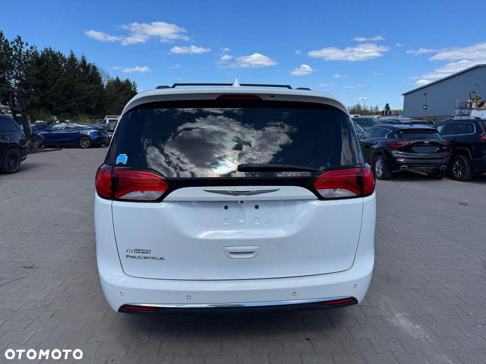 Chrysler Pacifica - 2