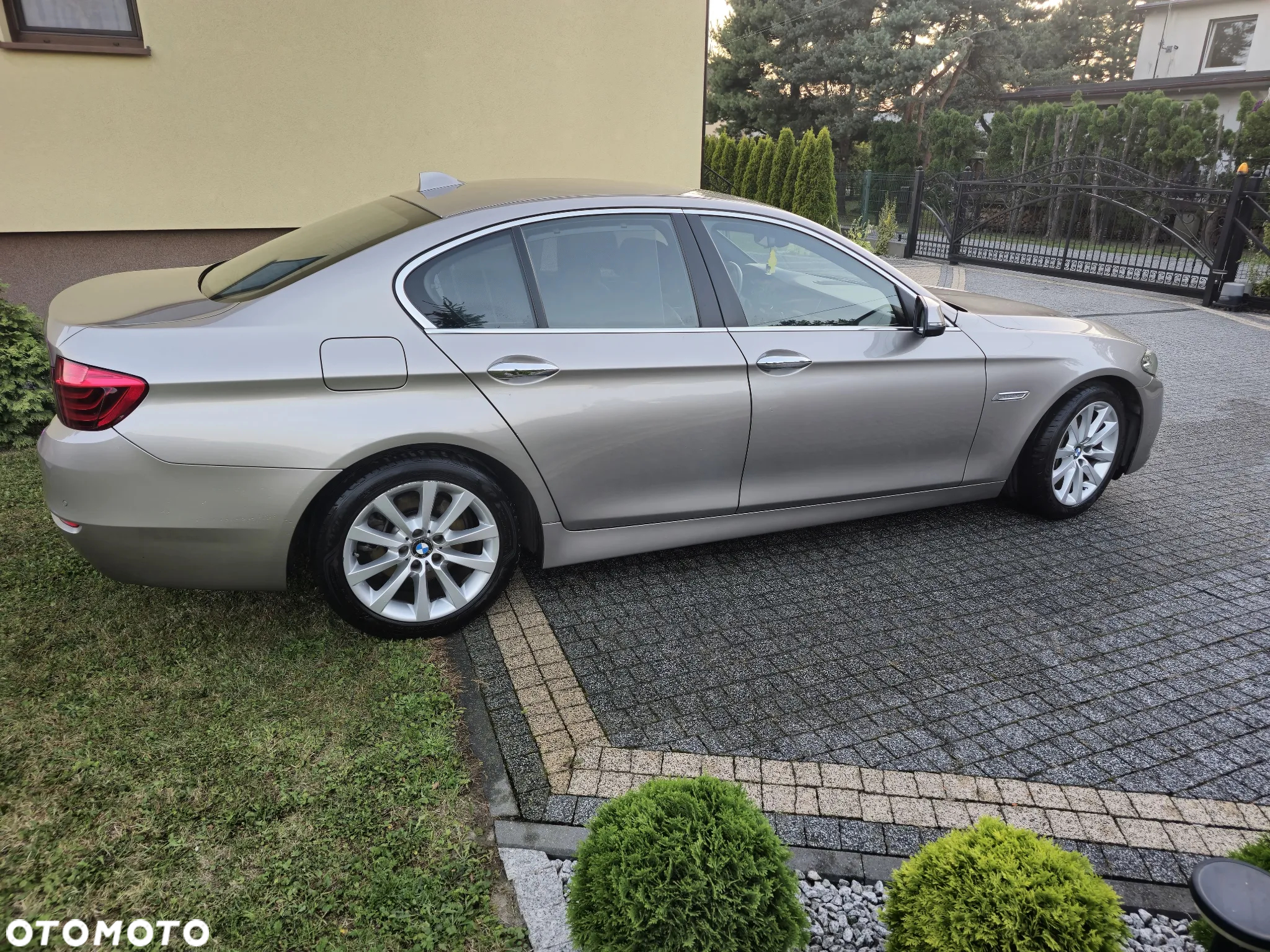 BMW Seria 5 525d xDrive - 2