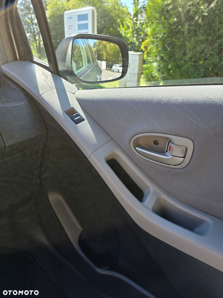 Toyota Yaris - 23