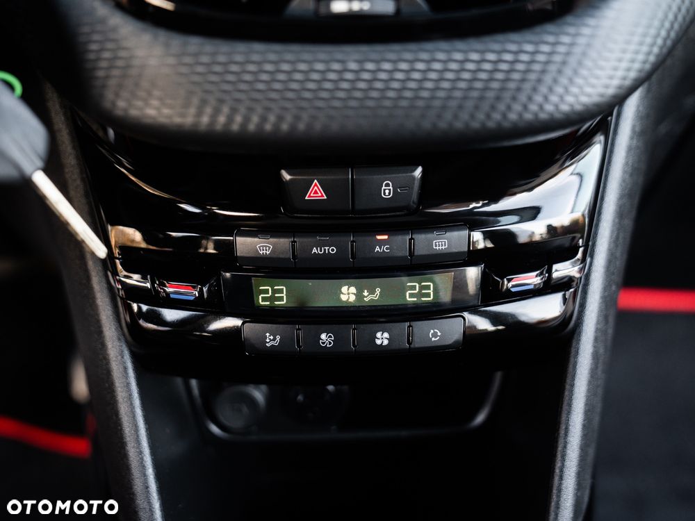 Peugeot 2008 1.6 BlueHDi Allure S&S - 37