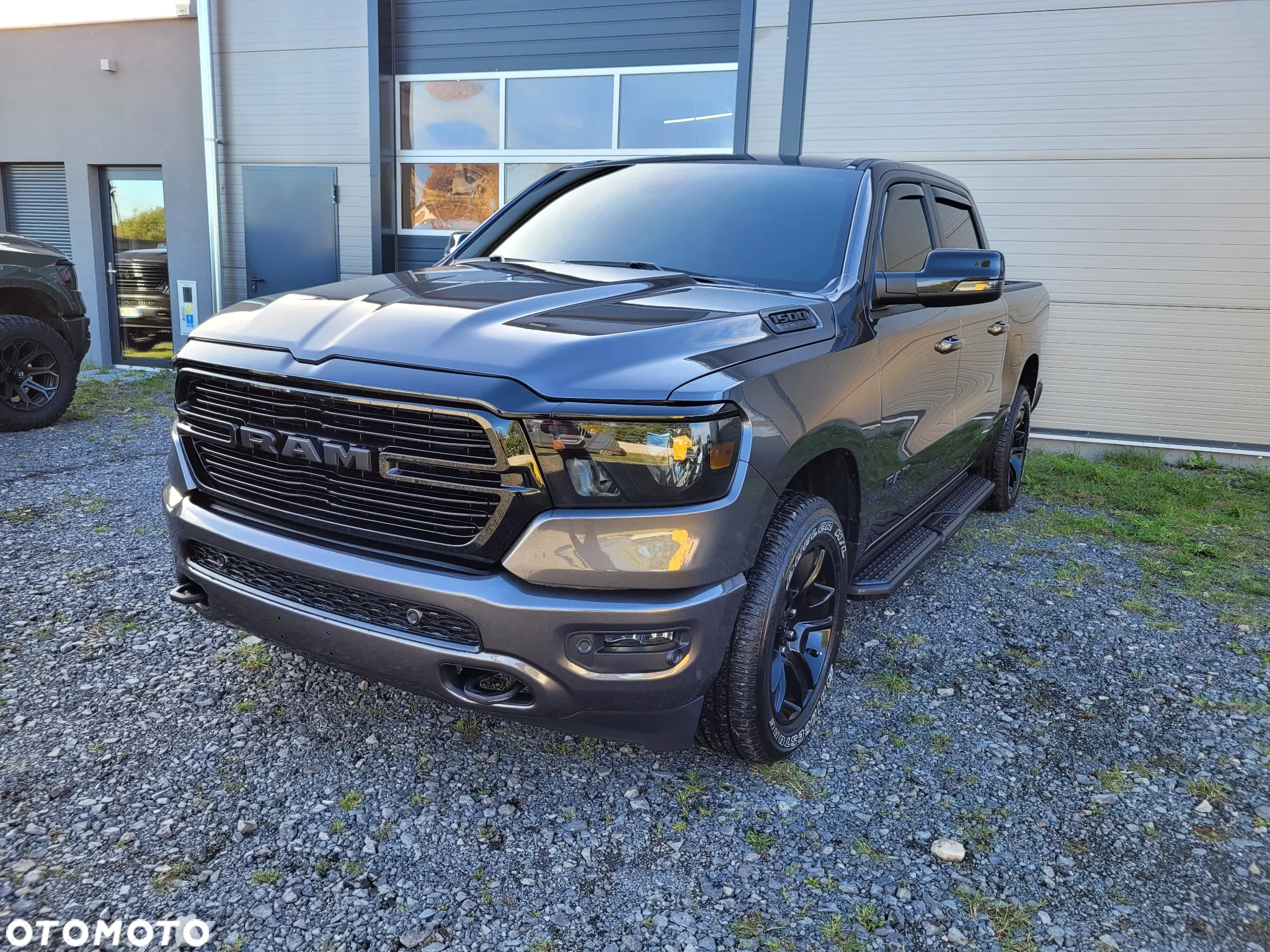 RAM 1500 Crew Cab Shortbed Bighorn - 16