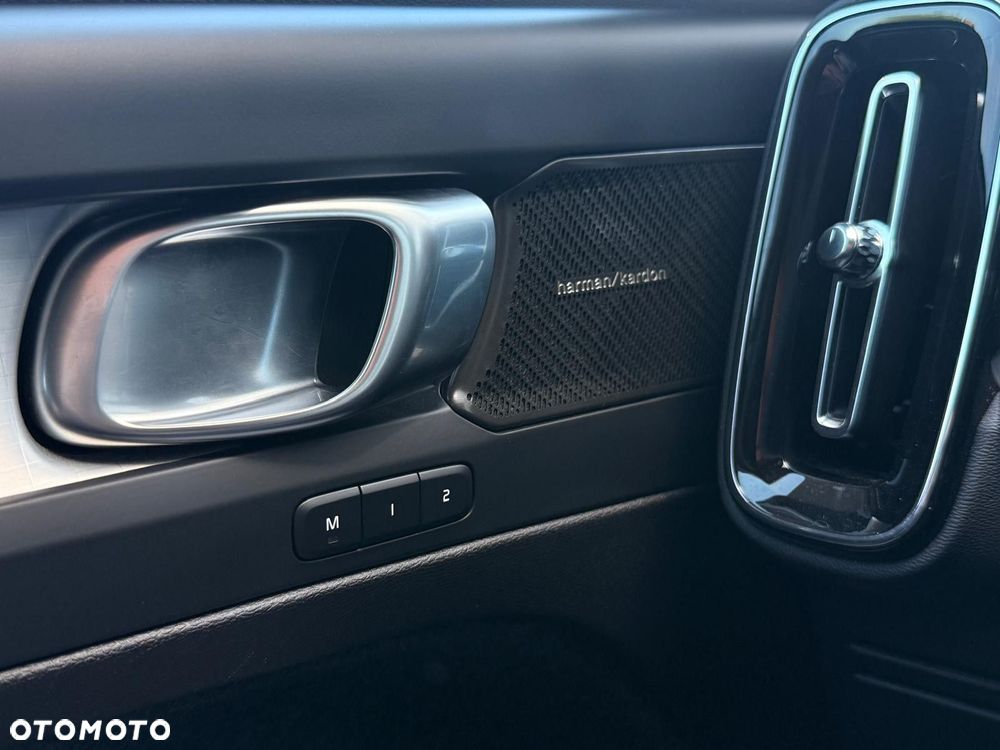 Volvo XC 40 B3 Plus Dark - 23
