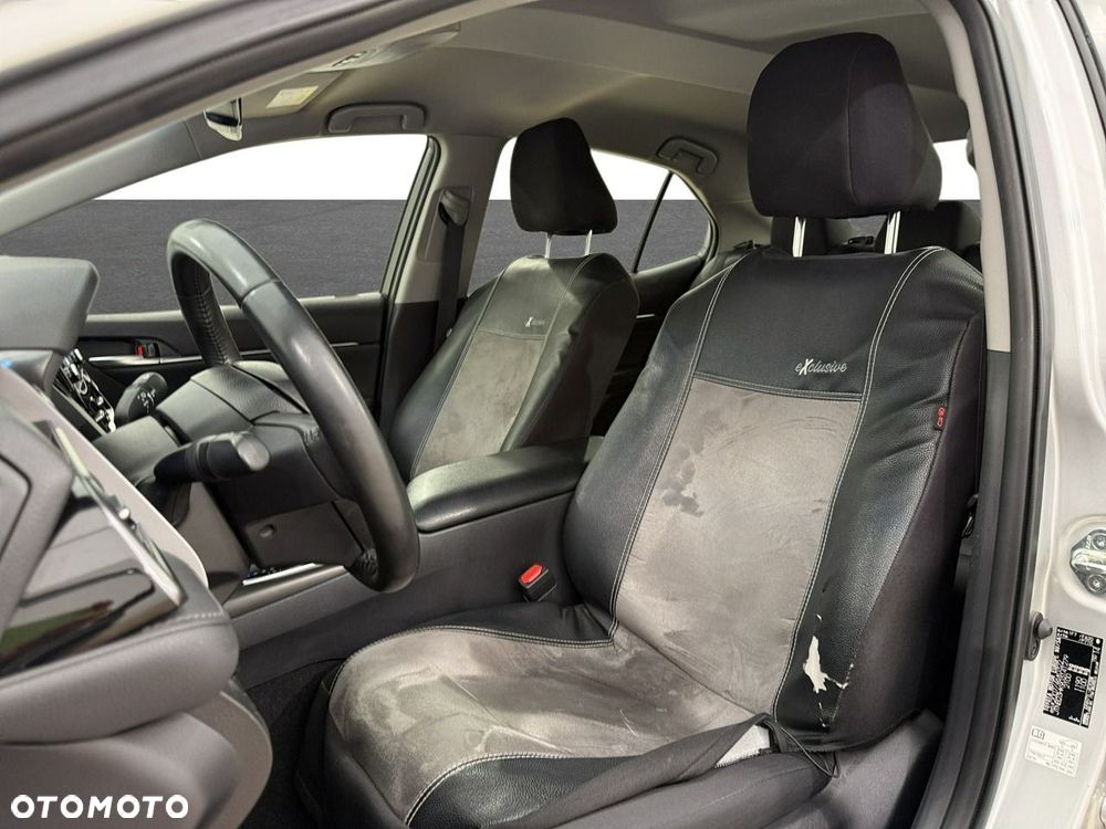 Toyota Camry - 17
