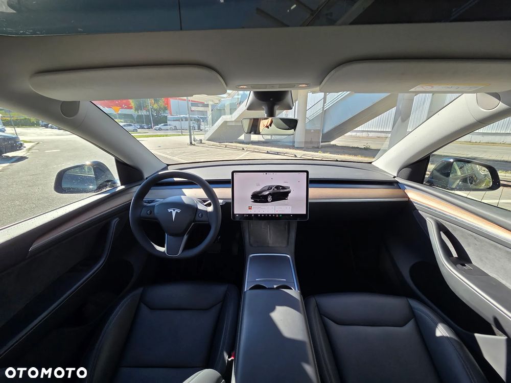 Tesla Model Y - 18