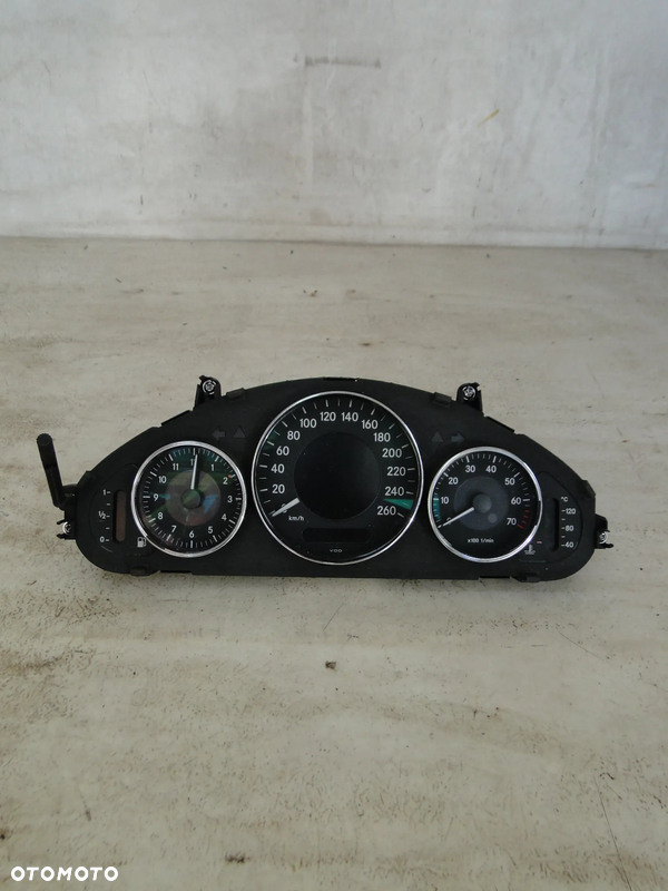 MERCEDES CLS W219 LICZNIK ZEGARY 3.5 V6 EUROPA
