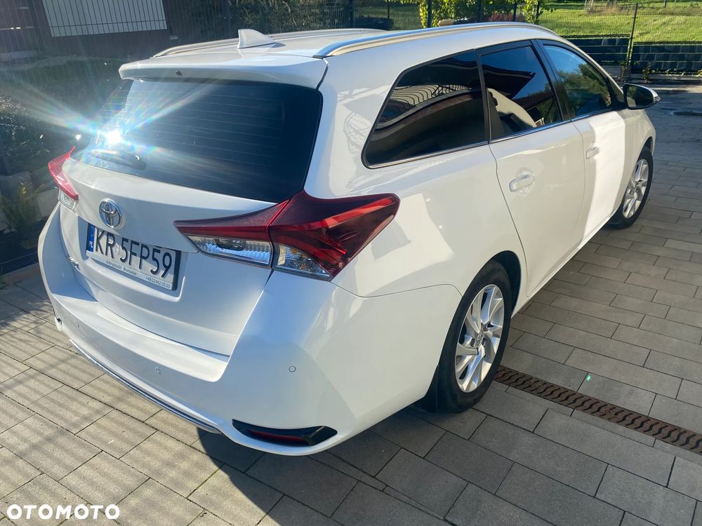 Toyota Auris 2017 photo 4