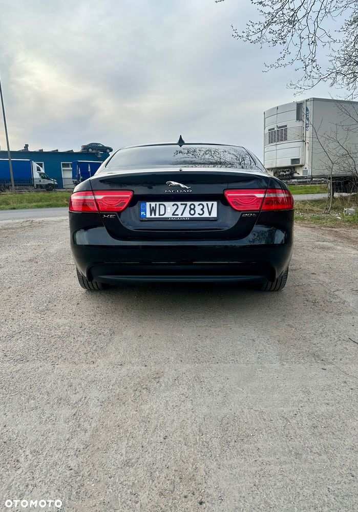 Jaguar XE 2.0 T Prestige - 8