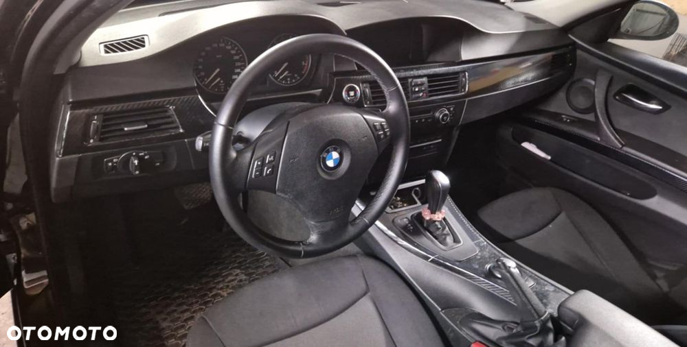 BMW Seria 3 320d DPF Touring - 10