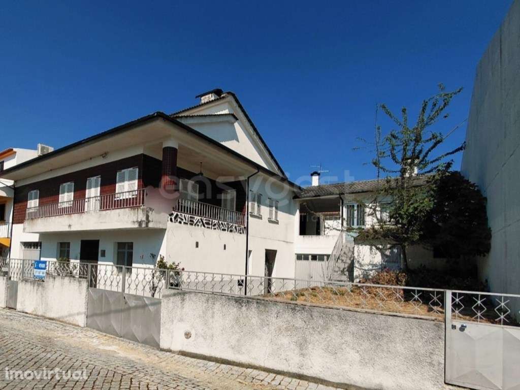 Moradia duplex espaçosa com 5 quartos e varanda - Lagoaça - Grande imagem: 2/30