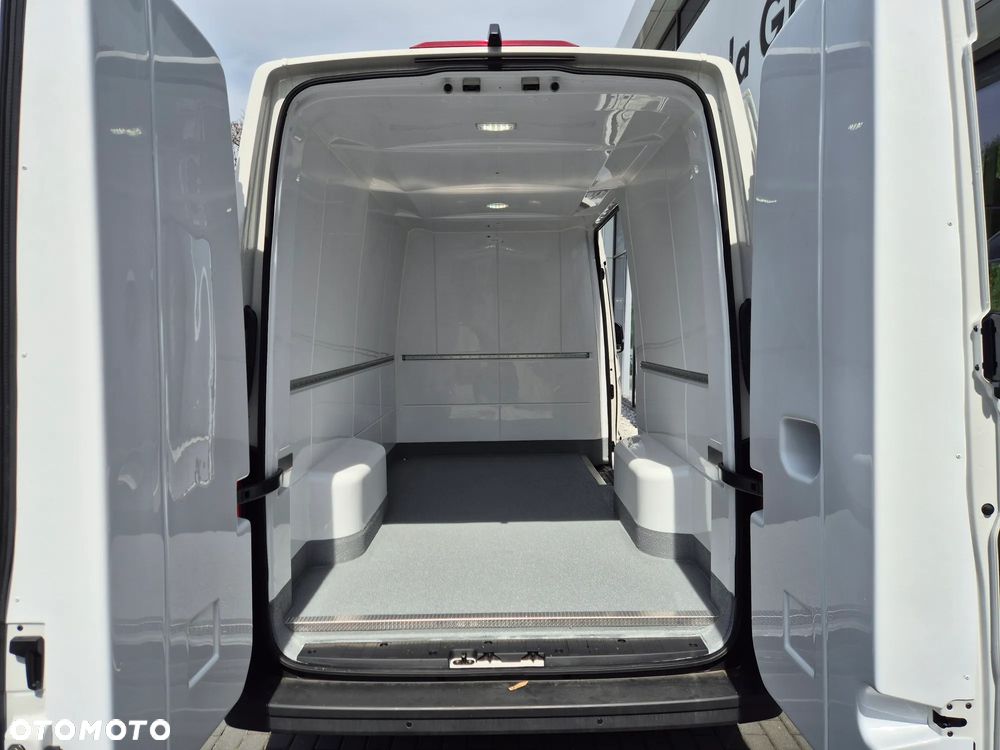 Volkswagen Crafter - 11