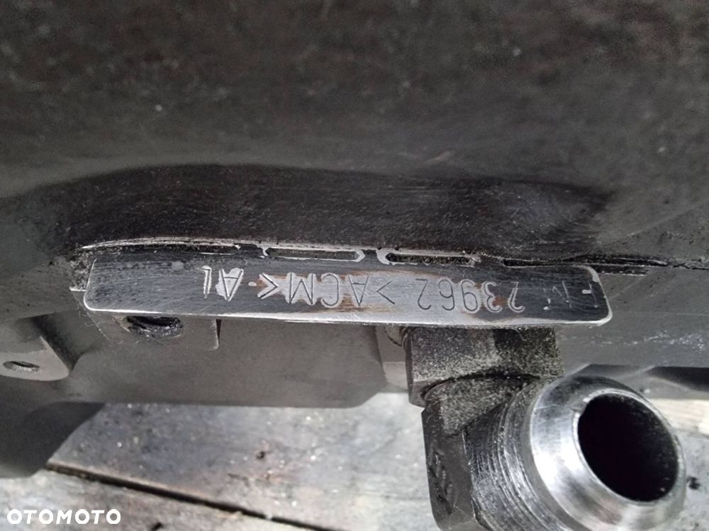 SILNIK SŁUPEK STEYR 6230 CVT T7 T8 - 5