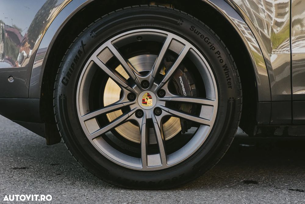 Porsche Cayenne Coupe E-Hybrid - 7