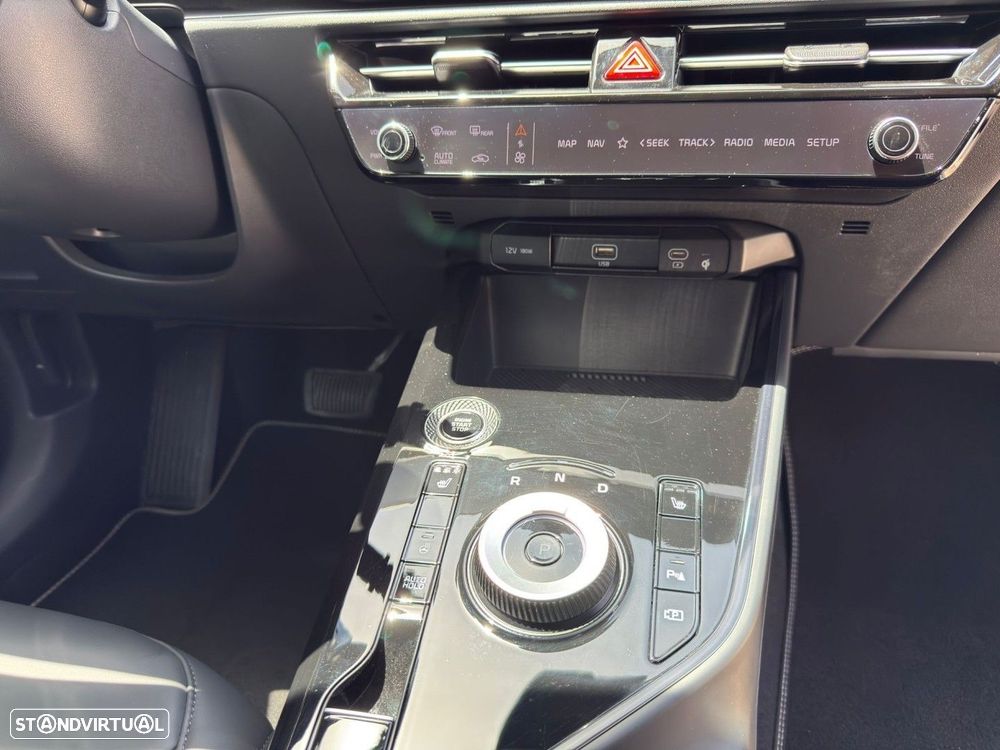 Kia Niro 1.6 GDi HEV Urban - 17