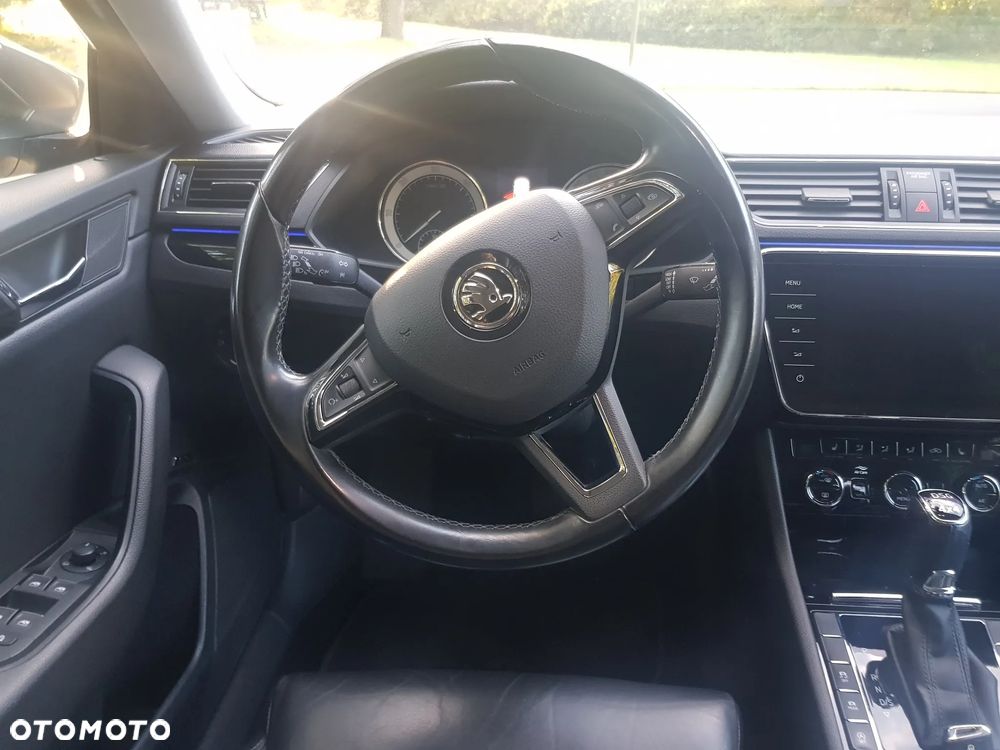 Skoda Superb 2.0 TDI 4x4 L&K DSG - 10