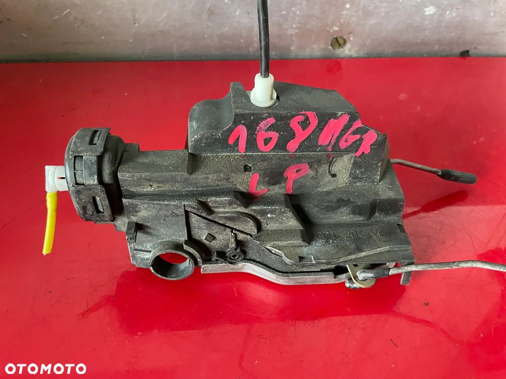 ZAMEK DRZWI LEWY PRZÓD MERCEDES W168 - 1