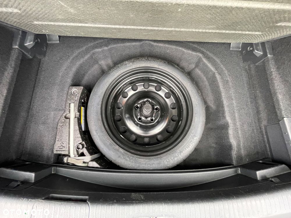 Volkswagen Golf 1.6 TDI DPF Highline - 22