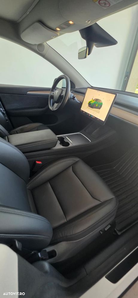 TESLA Model Y 2023 — imagine 34