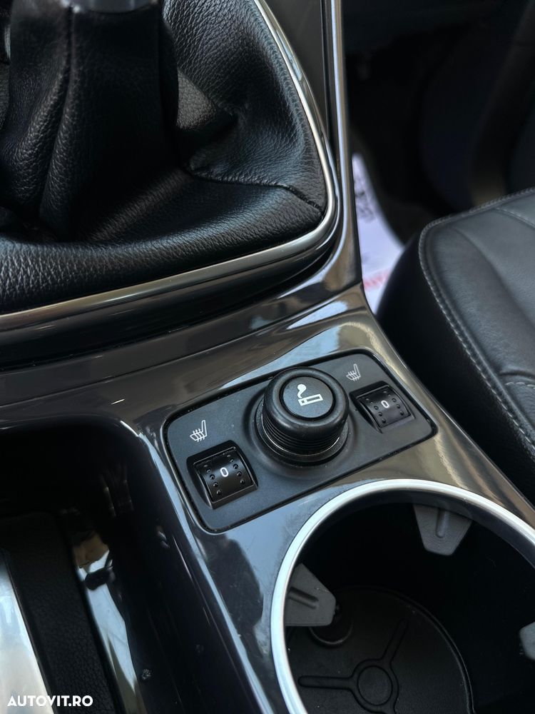 Ford Kuga 1.6 EcoBoost 2x4 Titanium - 10