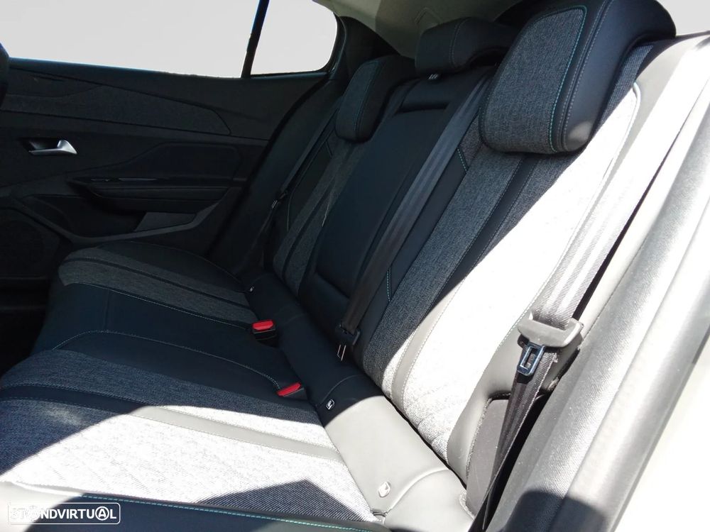 Peugeot 408 1.2 PureTech Allure EAT8 - 15