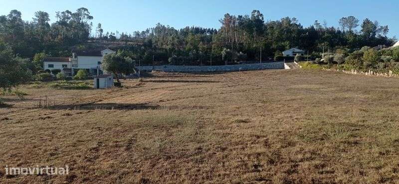Terreno com 7.020m², plano e murado, excelentes vistas para a serr - Grande imagem: 2/8