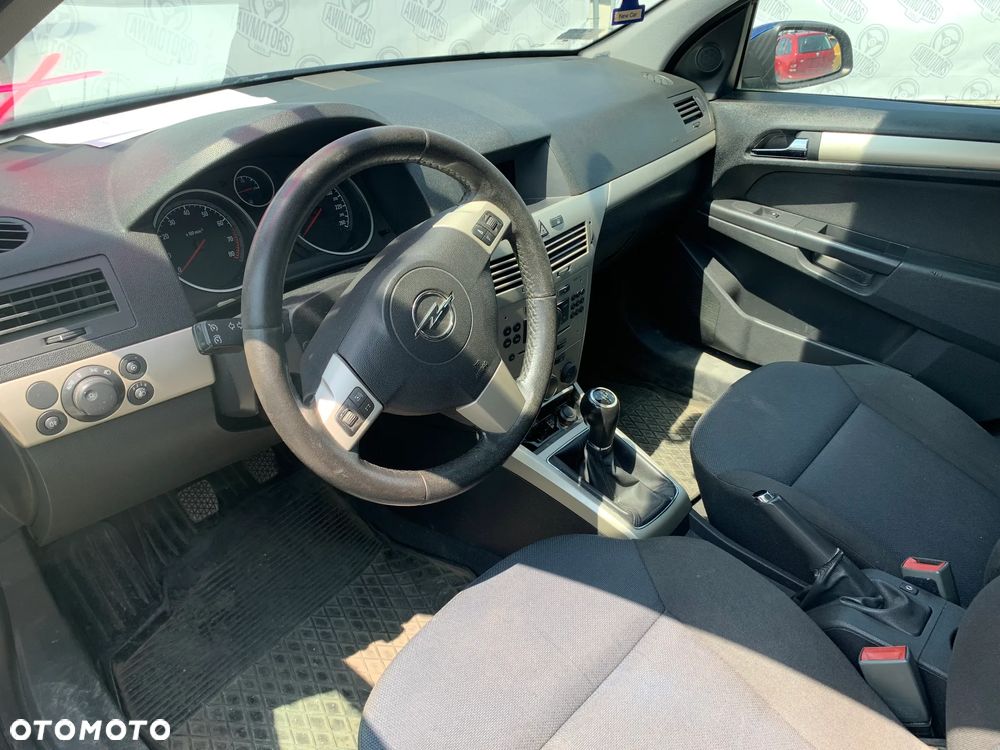 OPEL ASTRA 2008 *SAMOCHÓD NA CZĘŚCI* 1103 MASKA, LAMPA, DRZWI, LUSTERKO, ZDERZAK, GRILL, BŁOTNIK, KLAPA, BELKA, DESKA, FOTELE, KANAPA, ĆWIARTKA KIEROWNICA, TARCZE, ZACISKI, ZAWIESZENIE, KOMPLETNY PRZÓD, KOMPLETNY TYŁ, LICZNIK, ZEGARY, PRAWE LEWE PRZÓD TYŁ - 5