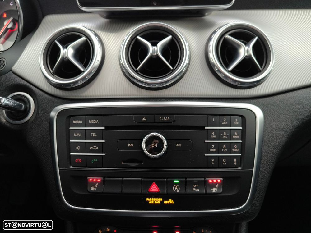 Mercedes-Benz GLA 180 d Urban - 14