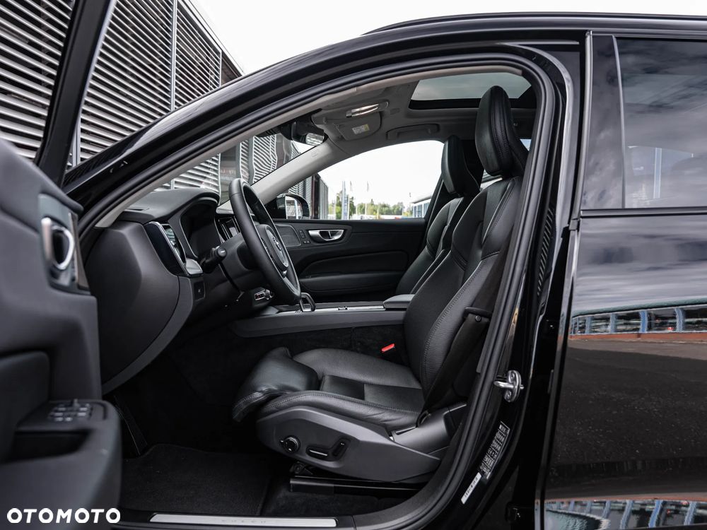 Volvo XC 60 B4 B Plus Dark - 22