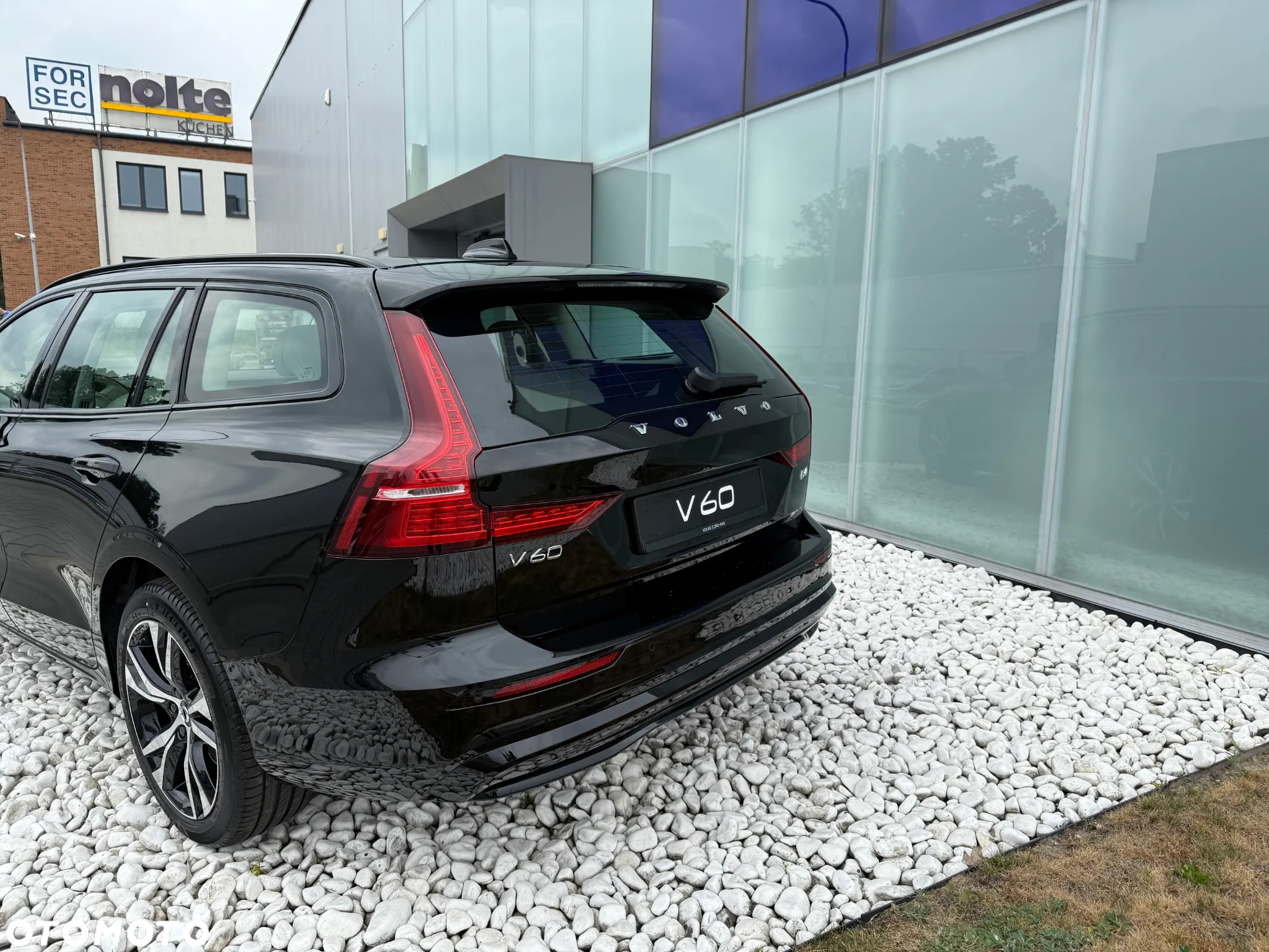 Volvo V60 B4 B Plus Dark - 11