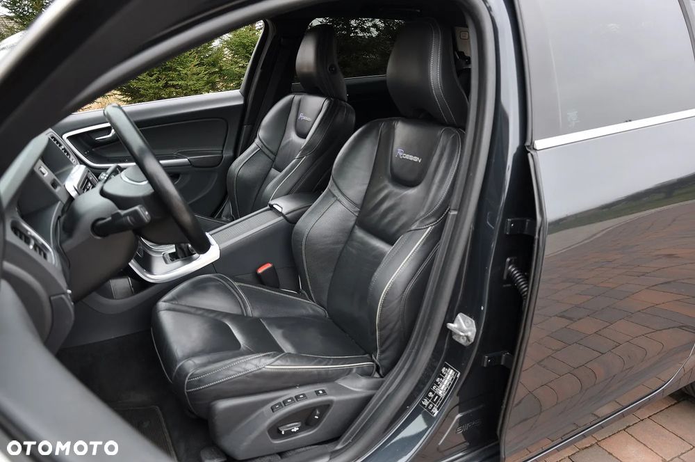 Volvo V60 D5 R-Design - 19