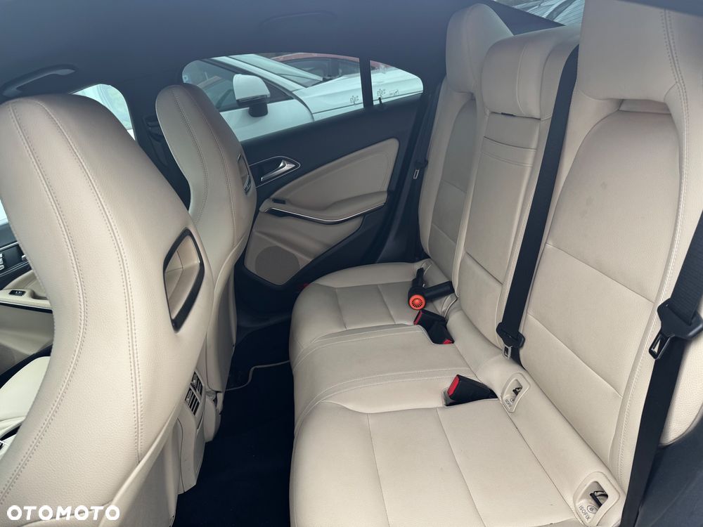 Mercedes-Benz CLA 250 7G-DCT - 12