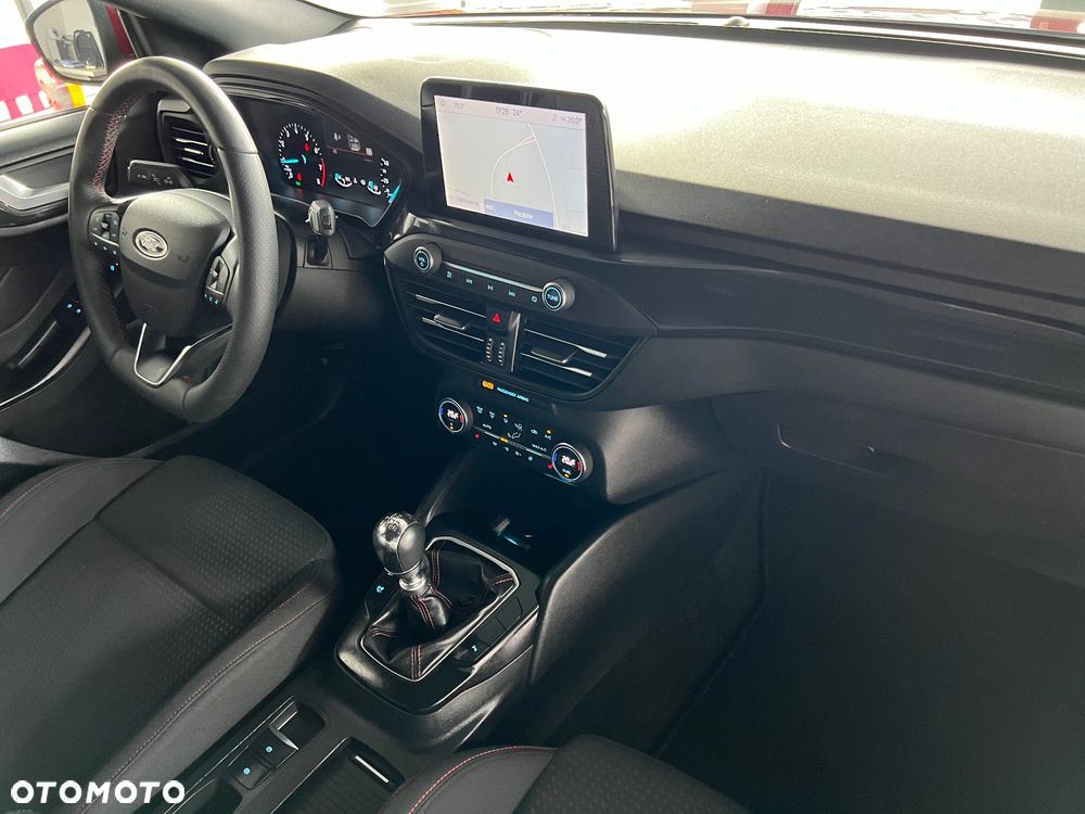 Ford Focus 1.0 EcoBoost ST-Line - 32