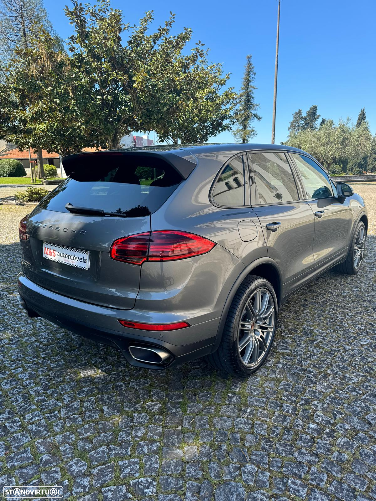Porsche Cayenne Diesel Platinum Edition - 4