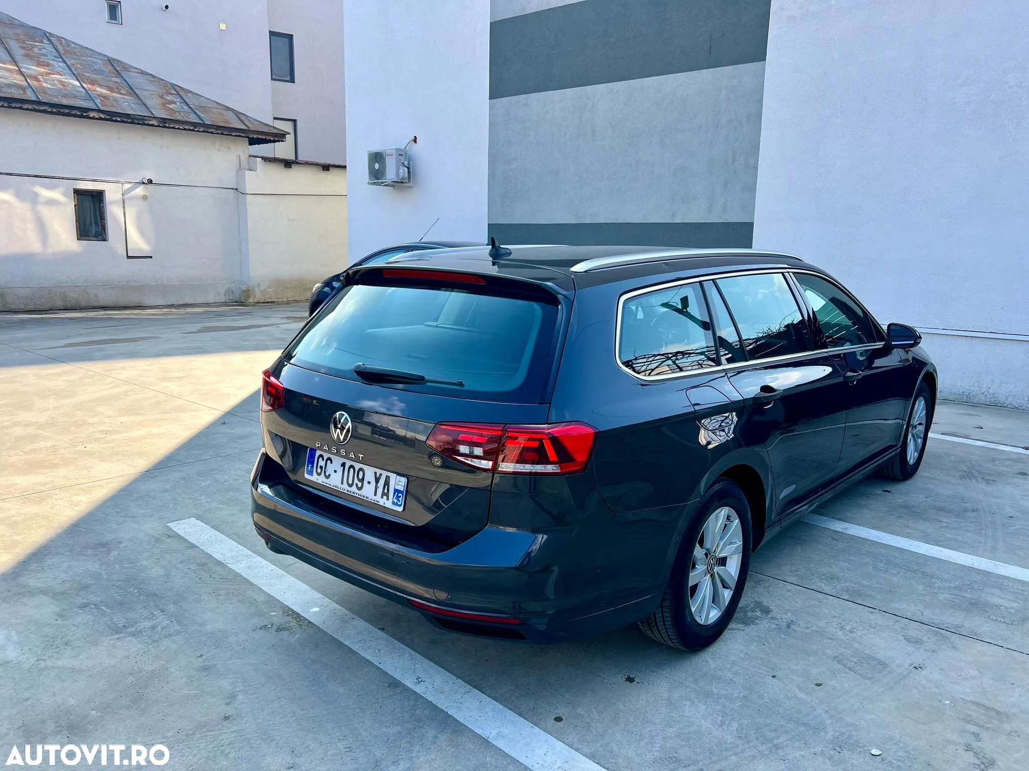 Volkswagen Passat Variant 2.0 TDI SCR DSG Business - 9