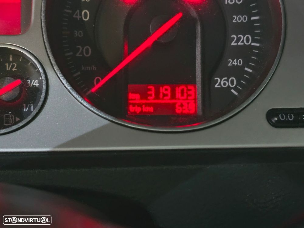 VW Passat 2.0 TDI Confortline - 10