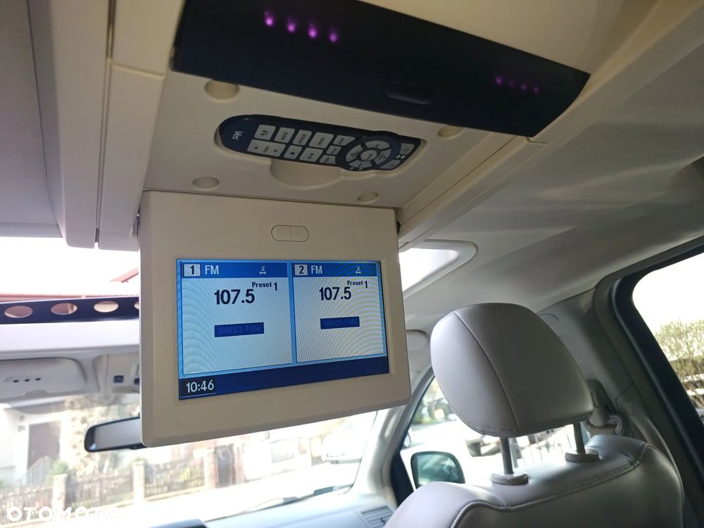 Chrysler Town & Country - 20