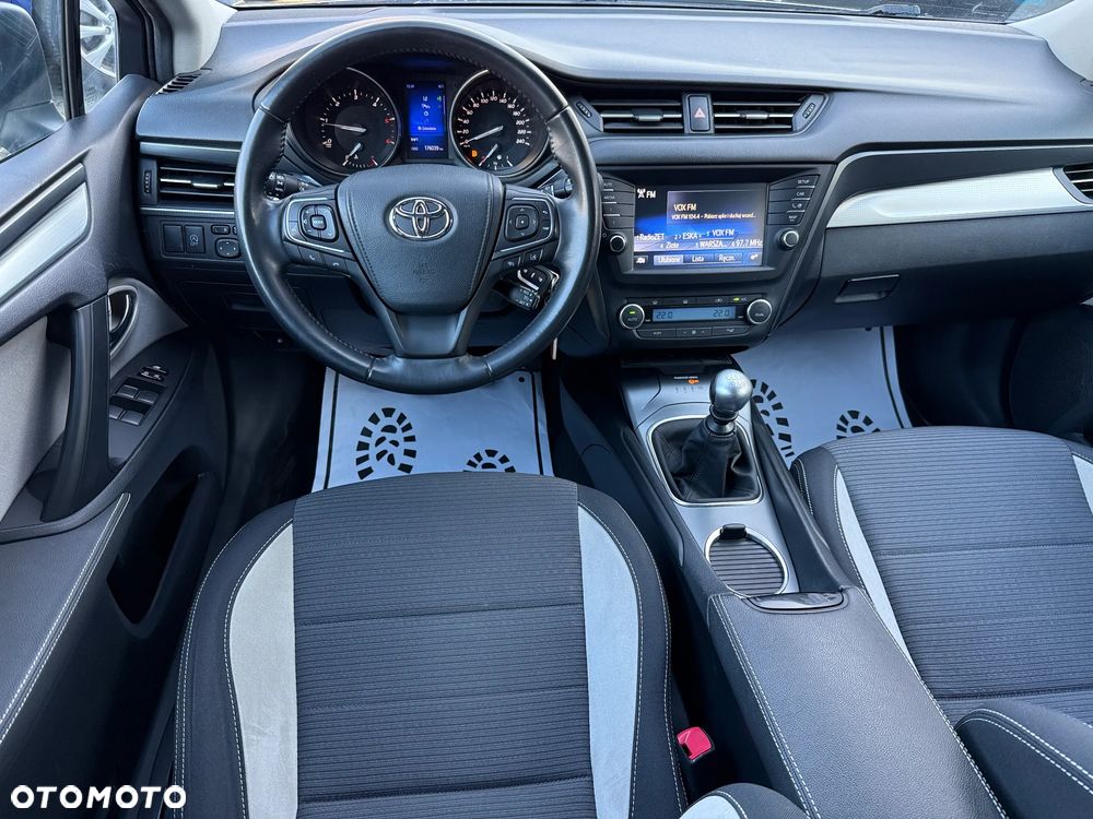 Toyota Avensis 2.0 D-4D Premium - 5