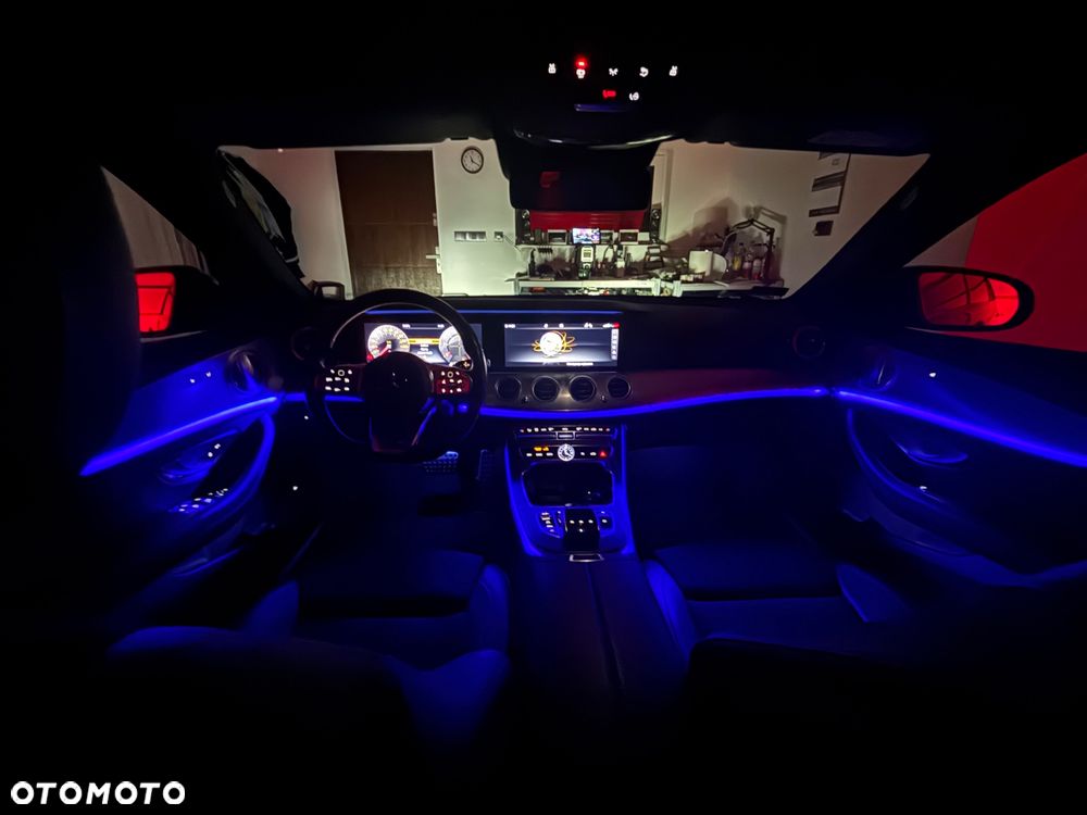 Mercedes-Benz Klasa E 220 d 4-Matic 9G-TRONIC - 21