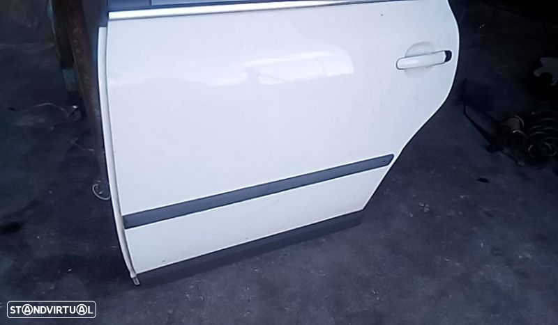 Porta Tras Esquerda Volkswagen Passat (3B3) - 3