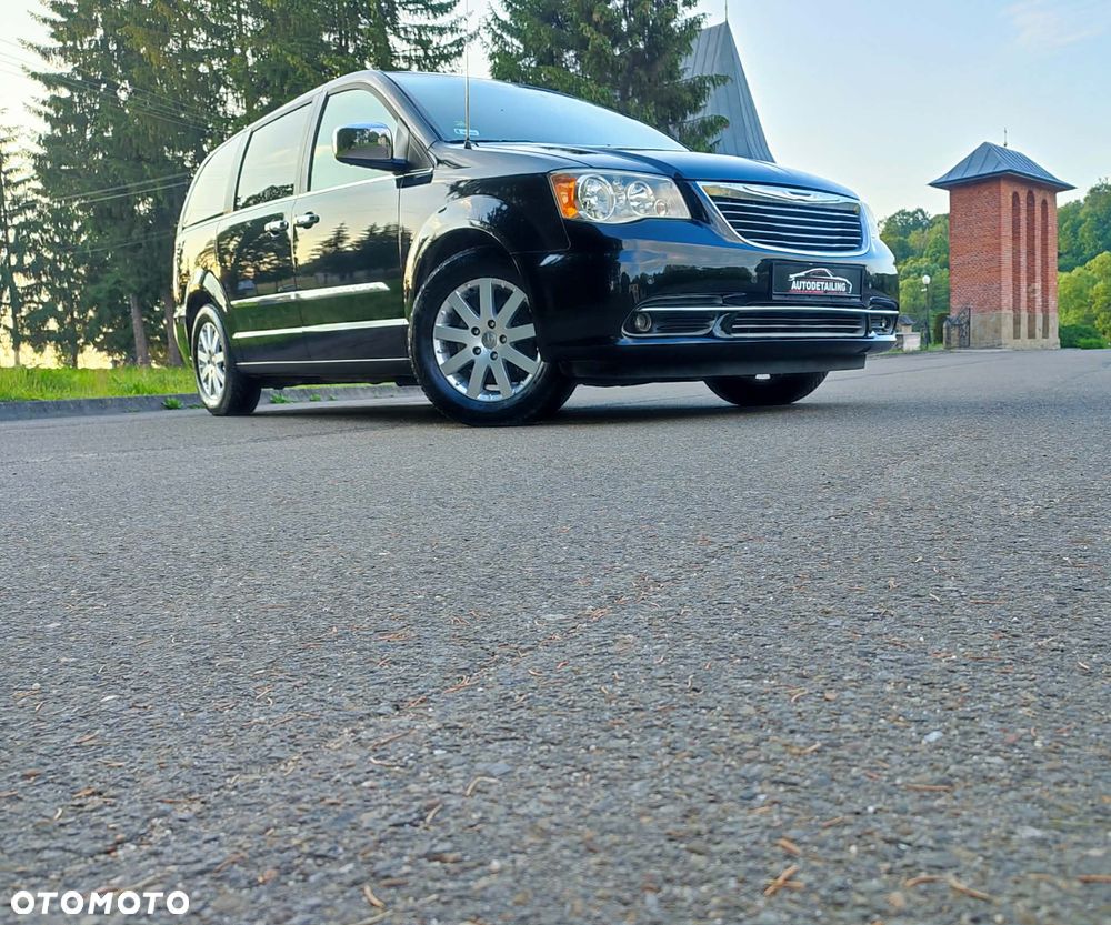 Chrysler Town & Country 3.6 Limited - 23