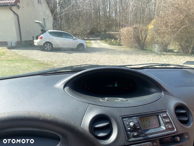 Toyota Yaris 1.0 Base - 6